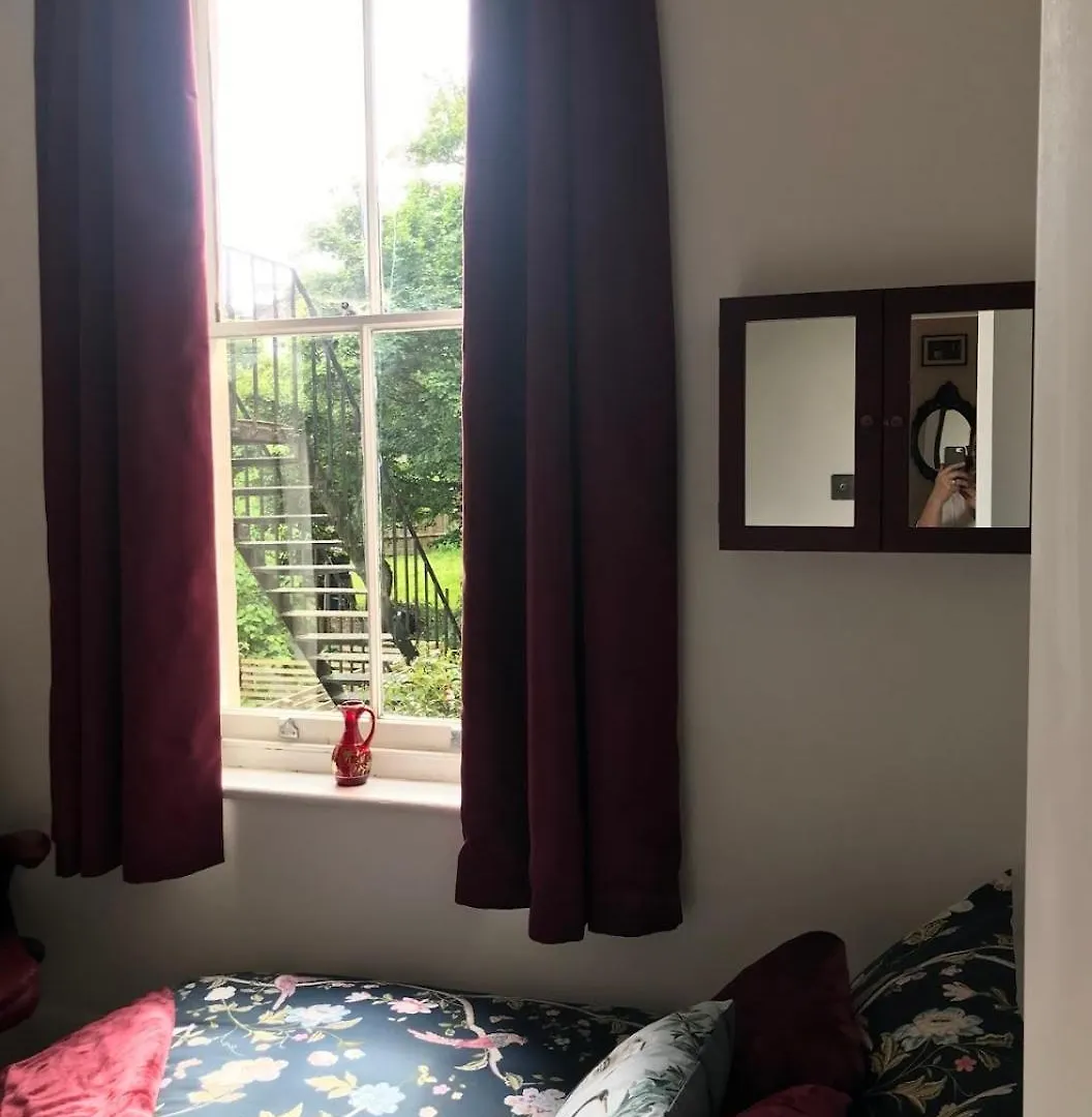 Stylish Apartment In برايتون